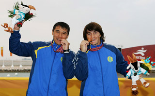 Корс (слева) и Битка (справа) - чемпионы Азиады - 2006 Корс (слева) и Битка (справа) - чемпионы Азиады - 2006